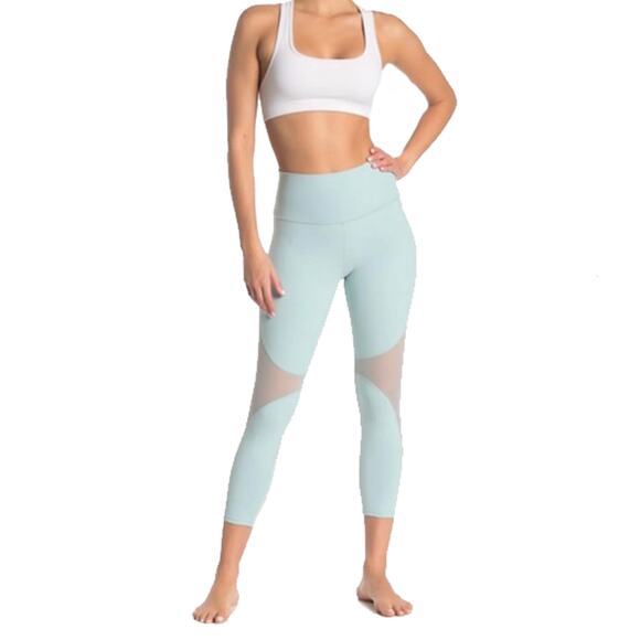 A8 Auth ALO YOGA Powder Blue High Waisted Coast Capri Legging Pants Size M - Picture 1 of 5